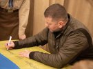 Представники скаутської організації "Пласт" передали головнокомандувачу Збройних Сил України Валерію Залужному Віфлеємський вогонь миру