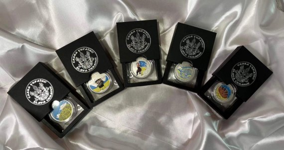Ощадбанк презентував ексклюзивну серію із п'яти срібних монет "Патріотичні монети".