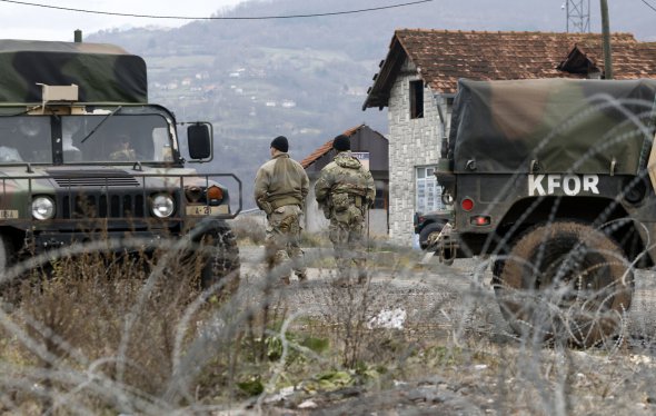 Сили НАТО KFOR на півночі Косова біля районів, населених сербами 
