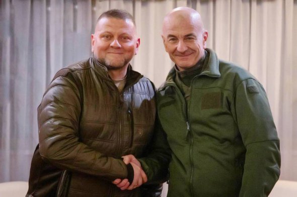 Главнокомандующий Вооруженными силами Украины Валерий Залужный и начальник Генерального штаба Вооруженных сил Республики Польша Раймунд Анджейчик.