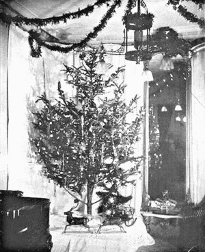 Перша ялинка з електричною гірляндою, 1882 рік. Її встановив у своєму домі американський інженер Едвард Гібберд Джонсон