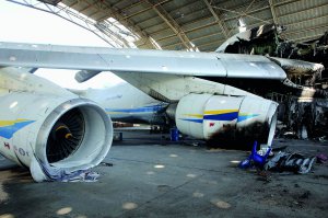 Перша крилата ракета прилетіла туди о 6:30. Наступні дні гелікоптери обстрілювали територію некерованими ракетами. Окупанти свідомо знищили АН-225