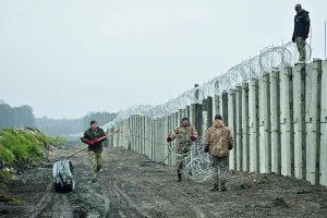 Кілька місяців триває загроза вторгнення з Білорусі. Туди прибули тисячі мобілізованих росіян, тривають військові навчання самих білорусів