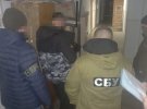 Служба безпеки України викрила канал незаконного виїзду за кордон громадян призовного віку. До схеми була причетна організація, яку очолює депутат Чернігівської міської ради.