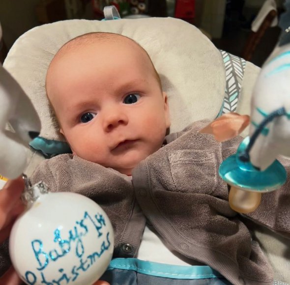 Вероніка Вельч привітала маленького сина з Різдвом