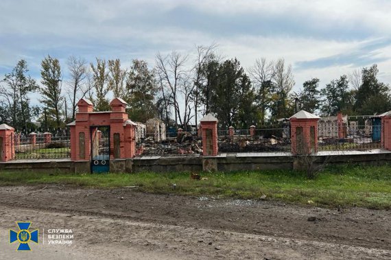 На місці зруйнованої окупантами церкви знайшли дзвін