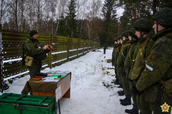 У Мінську в рамках "раптової перевірки" вирішили перейти на воєнний час