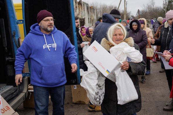 “Різдвяний кошик” складався з харчових продуктів, наборів для вагітних жінок, медикаментів, косметичних засобів для догляду і особистої гігієни та хлібу