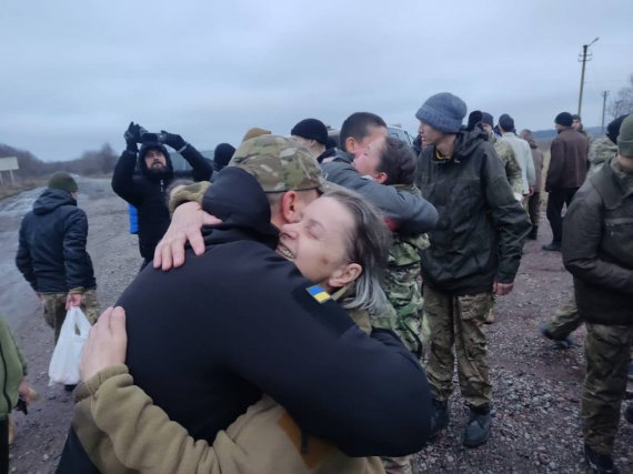 Состоялся очередной обмен пленными: домой вернулись 140 украинских защитников