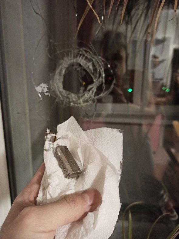 Уламки від дронів прилетіли в квартири киян