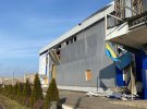 Російські терористи зруйнували льодову арену "Альтаїр" у місті Дружківка на Донеччині.