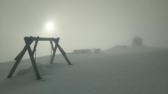 У Карпатах на горі Піп Іван сніжно, тримається мороз