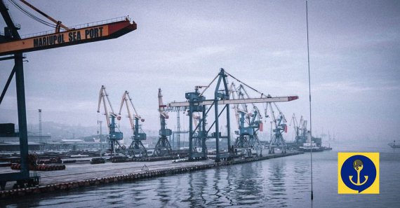 Російські окупанти поступово перетворюють Маріупольський морський порт на військову базу