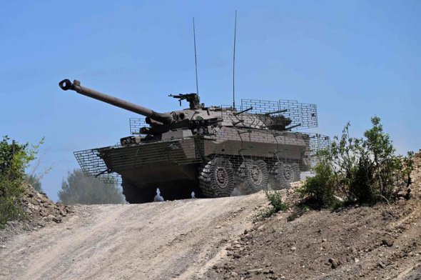 Франція зобов'язалася надати Україні швидкі AMX-10 