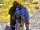Дружина Андрія Бєднякова показалася з двома дітьми на новорічному фото