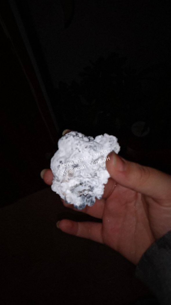 Вже згаслий елемент запального снаряда.