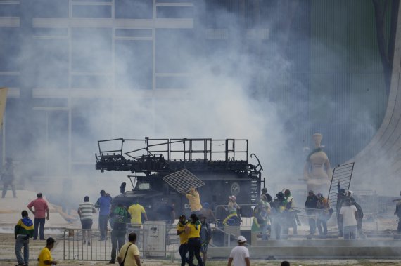 В Бразилии задержали более 400 участников протестов
