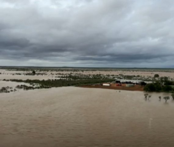 Британський телеканал Sky News опублікував кадри з гелікоптера.