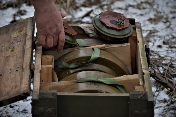 Украинские саперы готовят оккупантам взрывные "подарки"