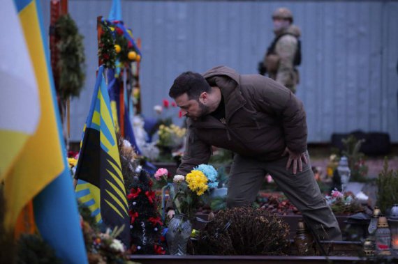 Президент Володимир Зеленський приїхав до Львова і вшанував пам'ять загиблих українських військових