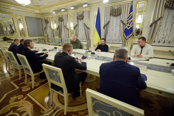 В четверг, 12 января, президент Украины Владимир Зеленский в Киеве встретился с главой Сейма Латвии Эдвардсом Смилтенсом