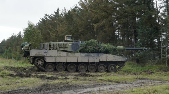 Танки Leopard производились в Западной Германии на протяжении 1965-1984-х годов. Всего за это время было произведено 4744 машины. Они считаются более мощными и маневренными, чем танки, которые параллельно производились в СССР
