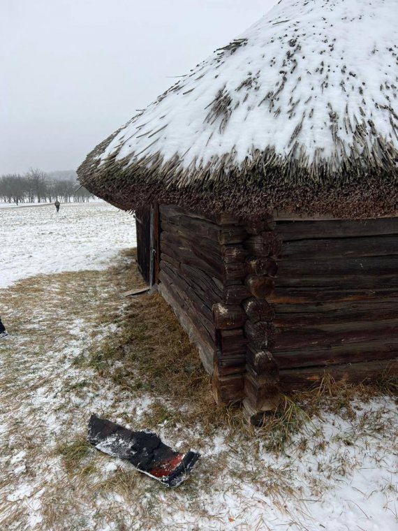 Уламки російських ракет впали у музеї в Пирогові