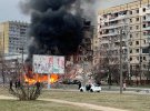 У суботу російські терористи обстрілом зруйнували багатоквартирний житловий будинок у Дніпрі.
