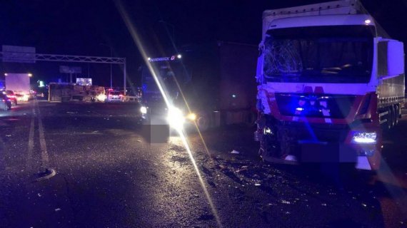 На Львівщині зіштовхнулися маршрутне таксі і вантажівка. Травмувалися 36 людей. 