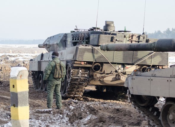 Німецькі танки Leopard під час навчань у Польщі, 14 грудня 2022 року 