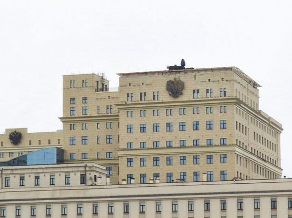 В Москве на здании российского министерства обороны установили комплекс "Панцирь-С1".