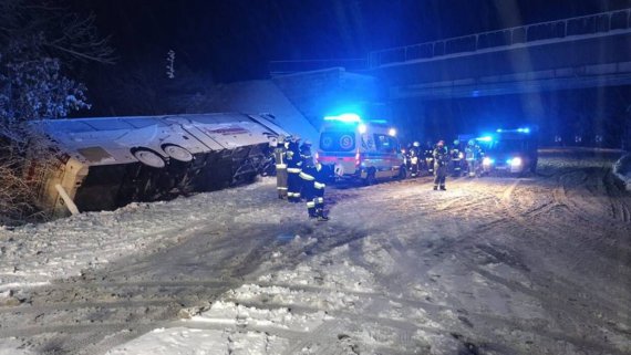 В Польше мощные снегопады повлекли за собой хаос