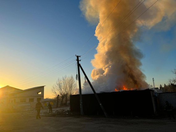 У Вовчанську Чугуївського району ворожі снаряди впали на територію фізично-оздоровчого комплексу