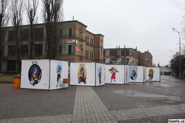 На території містечка також є окрема територія площею 5 тис. кв. м для вигулу тварин