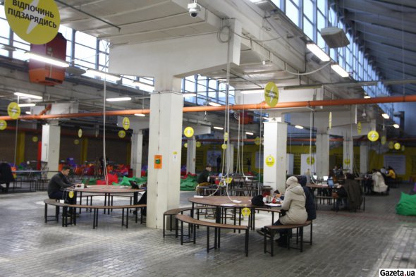 У павільйоні одночасно можуть прийняти понад тисячу відвідувачів