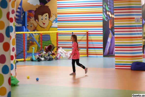 Для дітей доступні зони розваг та безкоштовні ігрові локації