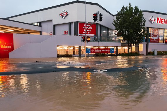 У Новій Зеландії сталася повінь. У місті Окленд оголосили надзвичайну ситуацію.
