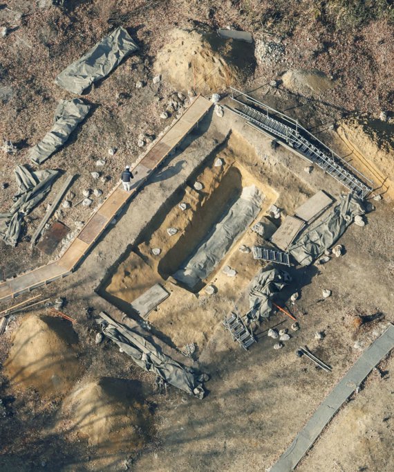 У Японії розкопали велетенські меч та дзеркало