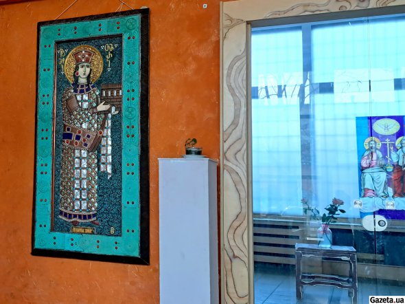 Икону Чекуришвили "Царица Тамара", инкрустированную полудрагоценными камнями, искусствоведы признали музейным шедевром