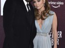 Американская певица Дженнифер Лопес и актер Бен Аффлек поженились в прошлом году.