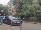 Нардепа від "Слуг народу" Олександра Горобця торік у серпні помітили під рестораном у центрі Києва, куди його привіз Mercedes-Benz S560 2017 року випуску вартістю  тис.
