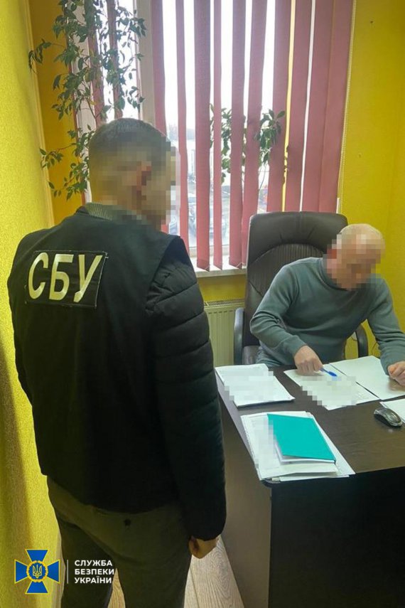 Служба безпеки України викрила корупційну схему на Житомирській митниці. Іноземні "швидкі" оформляли без сплати митних платежів.