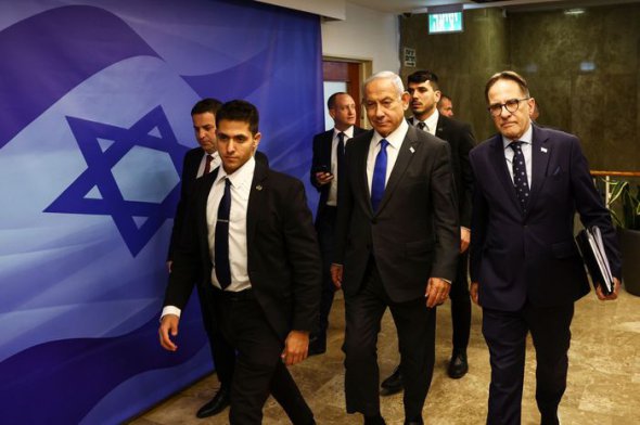 Атака знаменует первое известное нападение, совершенное Израилем при новом ультраправом коалиционном правительстве во главе с премьер-министром Биньямином Нетаньяху