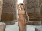 Британская модель в Луксоре устроила фотосессию в храме