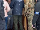 1 лютого у будинку українського олігарха Ігоря Коломойського правоохоронці проводять обшуки. Розслідування стосується махінацій по Укртатнафті та Укрнафті