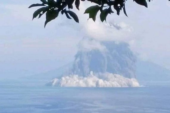 В Тихом океане пробудился вулкан