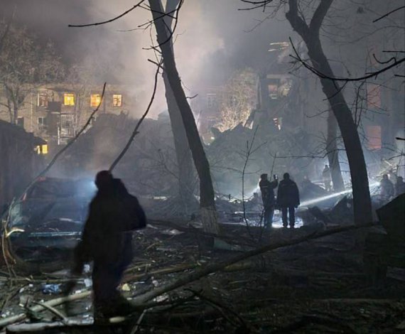 В результате ракетного удара по дому Краматорска разрушены два подъезда