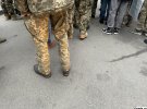 Військові займають черг на ВЛК від самого ранку, задовго до відчинення вхідних воріт