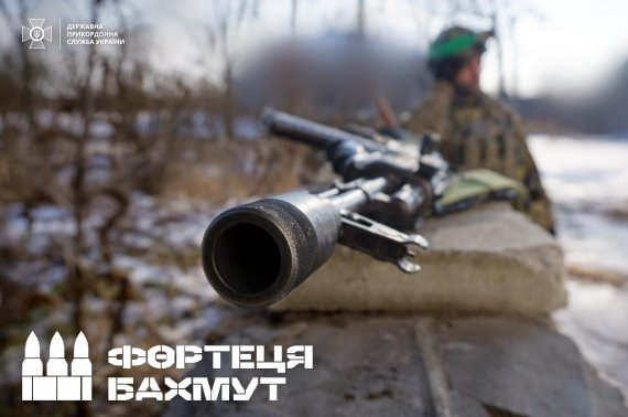Українські воїни зупинили штурм російських окупантів і вибили їх з передмістя Бахмута у Донецькій області.
