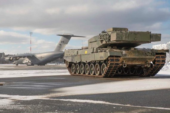 Канада відправила в Україну перший танк Leopard 2.